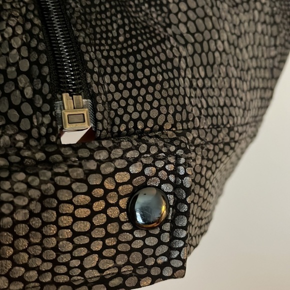 Sport Haley zipper front vest. Size Medium. - Picture 4 of 6